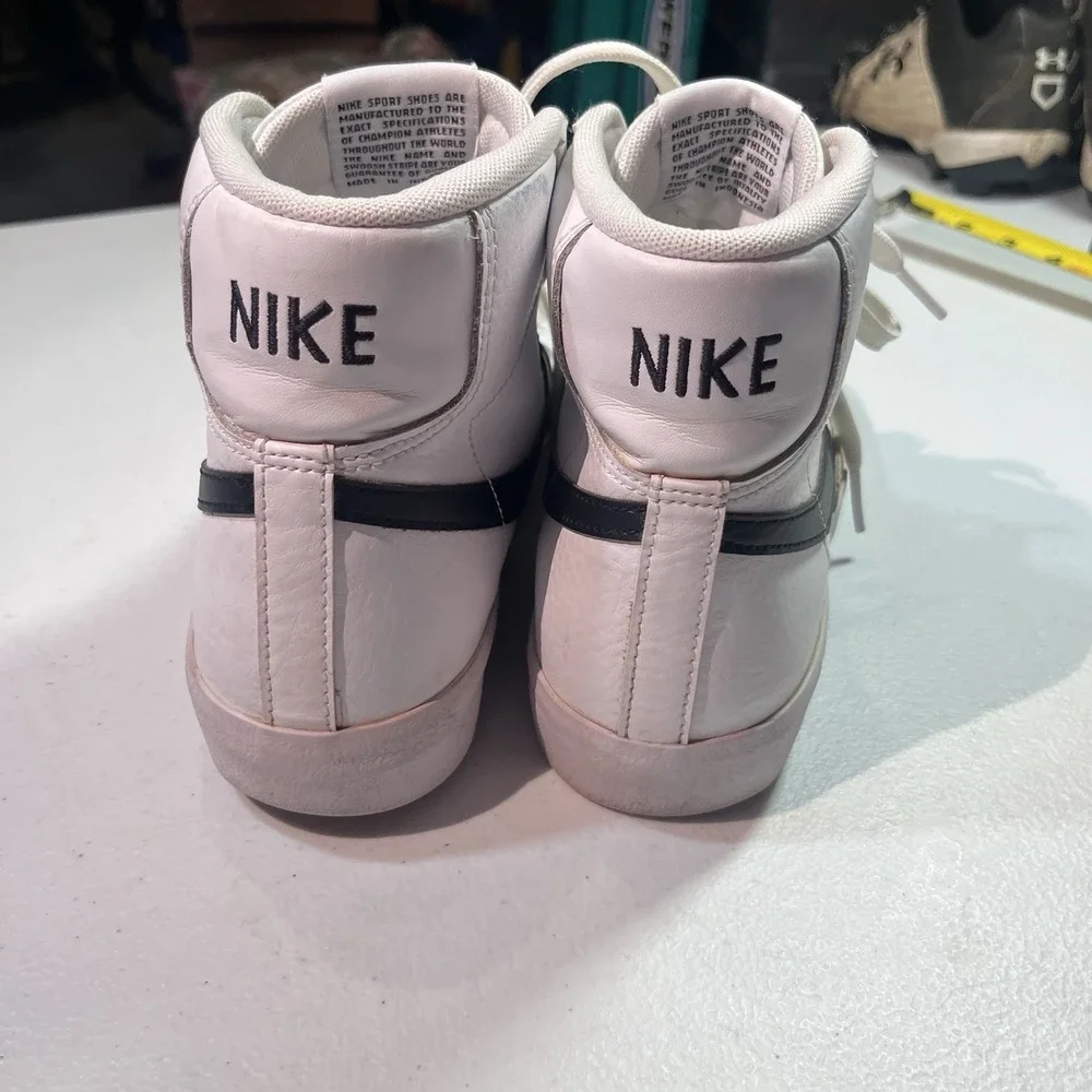 Nike Blazer Mid 77 GS Size 6.5Y White Black Used DA4086-100 EUC Great Soles